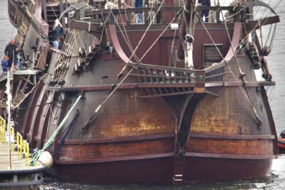 24 September 2023 - 11:25:24
Imagine this bearing down on you in the midst of a sea battle. We would all be a trembling. Tours around the El Galeon Andalucia in Dartmouth were £10 a time. Travelling as crew to France would set you back 250 euros.
-----------------------
'Spanish Armada' galleon El Galeon Andalucia in Dartmouth